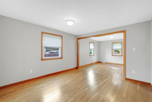 45 Juniper Dr, Springfield, MA 01119