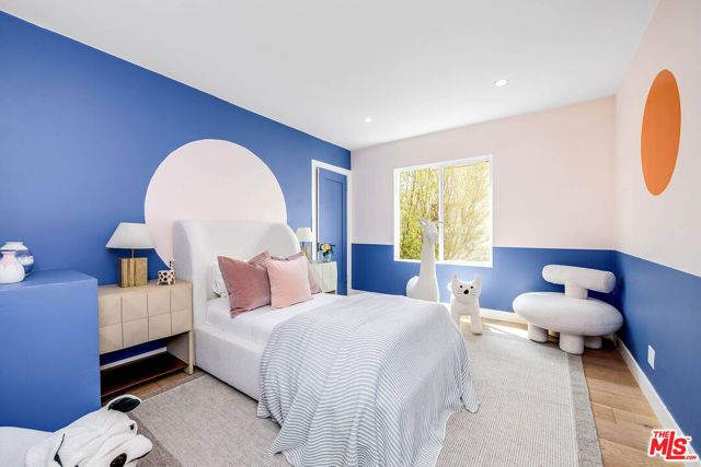 552 N Bronson Avenue, Los Angeles, CA 90004