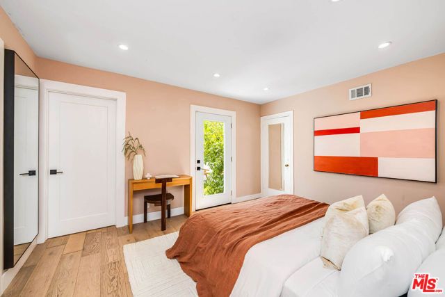 552 N Bronson Avenue, Los Angeles, CA 90004