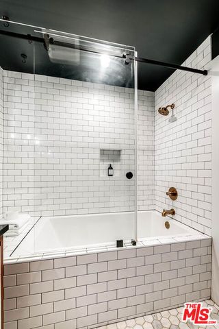 552 N Bronson Avenue, Los Angeles, CA 90004