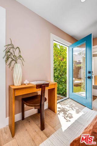 552 N Bronson Avenue, Los Angeles, CA 90004