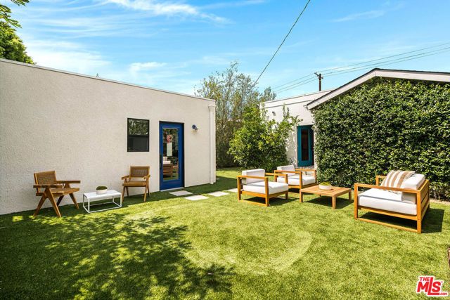 552 N Bronson Avenue, Los Angeles, CA 90004