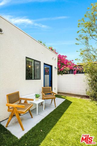 552 N Bronson Avenue, Los Angeles, CA 90004
