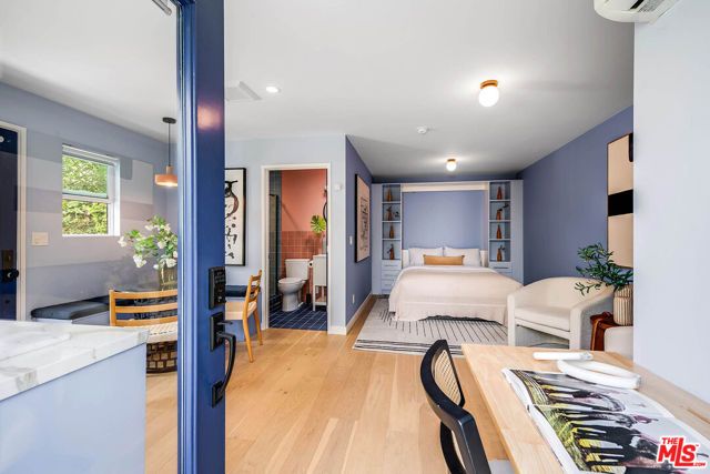 552 N Bronson Avenue, Los Angeles, CA 90004