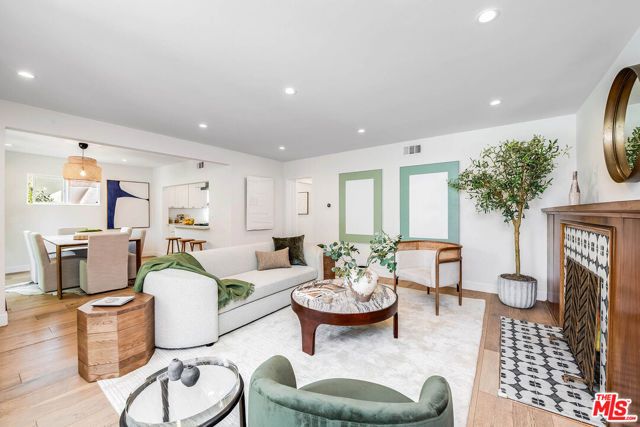 552 N Bronson Avenue, Los Angeles, CA 90004