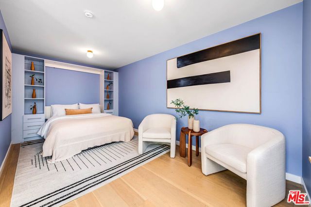 552 N Bronson Avenue, Los Angeles, CA 90004