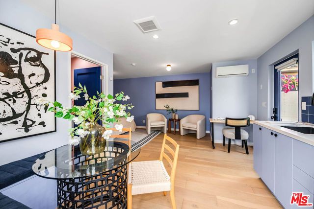 552 N Bronson Avenue, Los Angeles, CA 90004