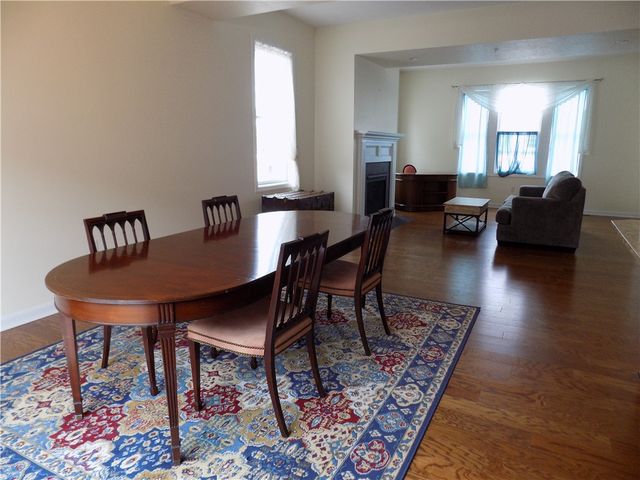 221 Riverfront St, Oakmont, PA 15139