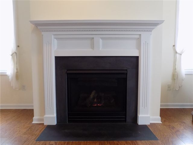 221 Riverfront St, Oakmont, PA 15139