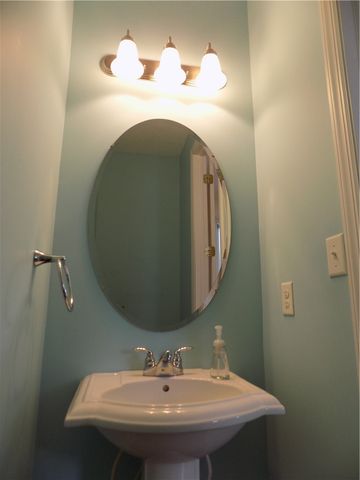 221 Riverfront St, Oakmont, PA 15139