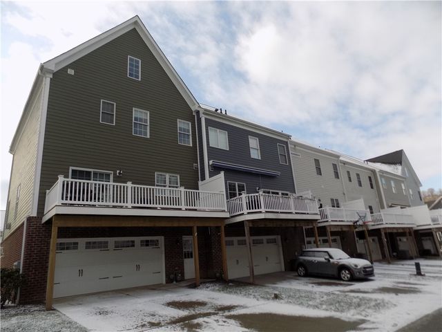 221 Riverfront St, Oakmont, PA 15139