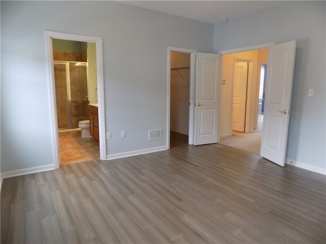 221 Riverfront St, Oakmont, PA 15139