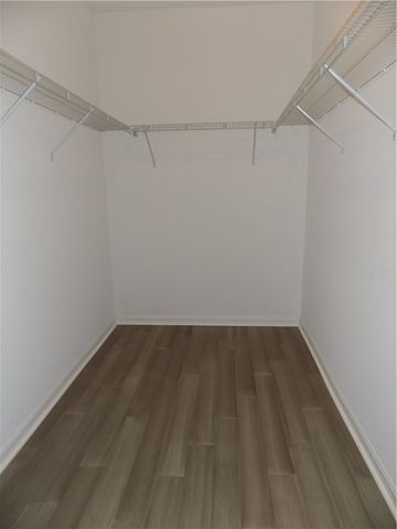 221 Riverfront St, Oakmont, PA 15139