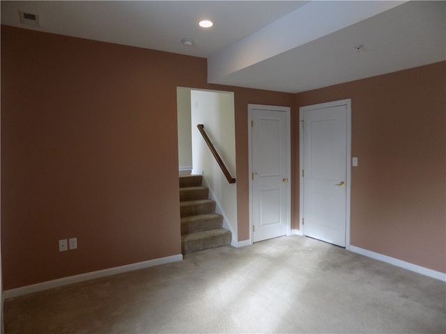 221 Riverfront St, Oakmont, PA 15139