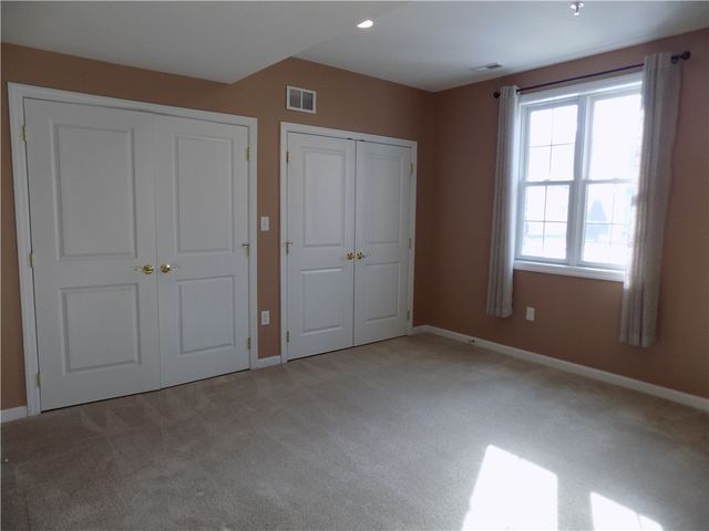 221 Riverfront St, Oakmont, PA 15139