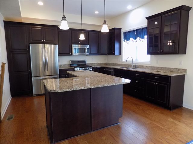 221 Riverfront St, Oakmont, PA 15139