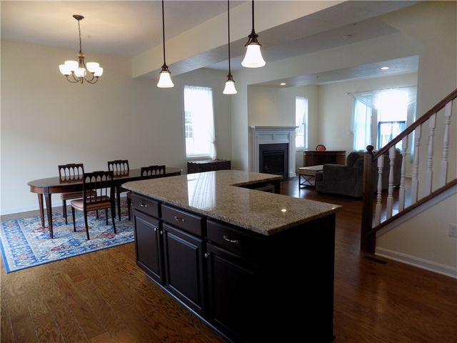 221 Riverfront St, Oakmont, PA 15139