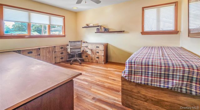 29 Serpentine Lane, Old Bethpage, NY 11804