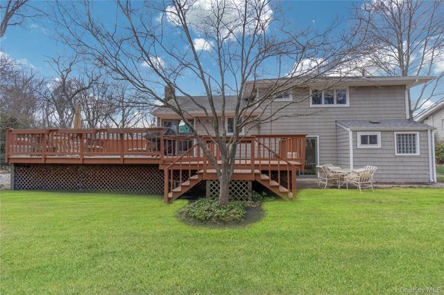 29 Serpentine Lane, Old Bethpage, NY 11804