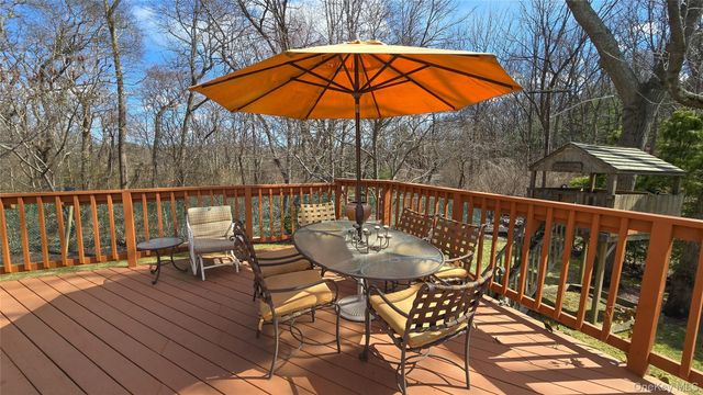 29 Serpentine Lane, Old Bethpage, NY 11804