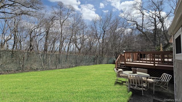 29 Serpentine Lane, Old Bethpage, NY 11804