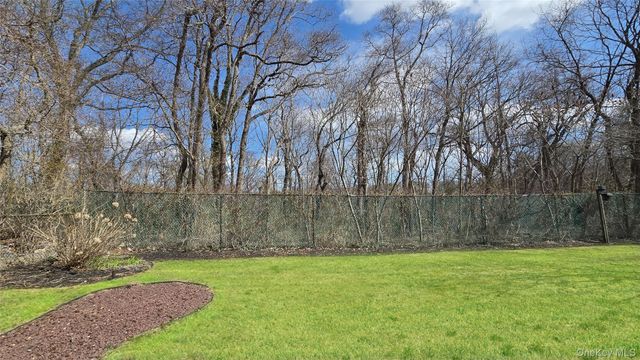 29 Serpentine Lane, Old Bethpage, NY 11804