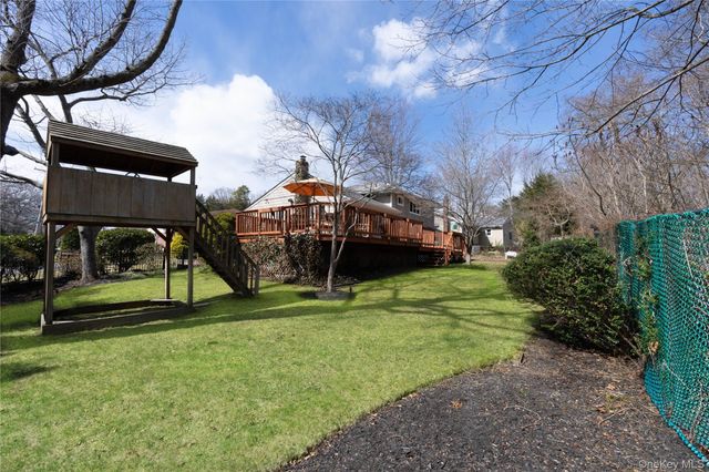 29 Serpentine Lane, Old Bethpage, NY 11804