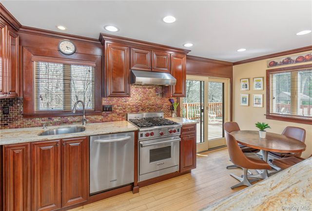 29 Serpentine Lane, Old Bethpage, NY 11804