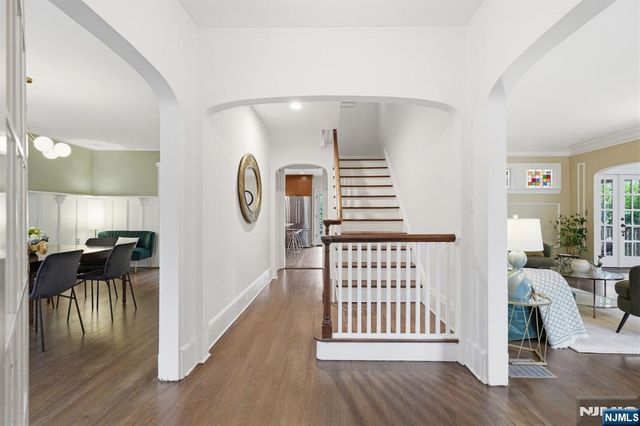 391 Up Mountain Avenue, Montclair, NJ 07043