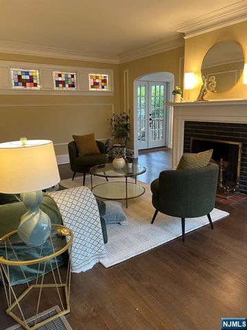 391 Up Mountain Avenue, Montclair, NJ 07043