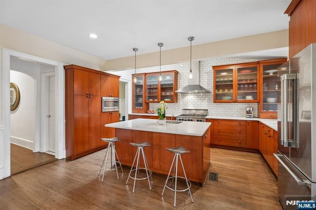 391 Up Mountain Avenue, Montclair, NJ 07043