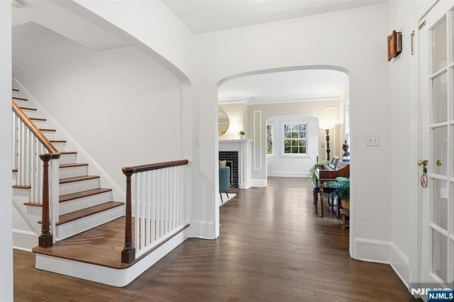 391 Up Mountain Avenue, Montclair, NJ 07043