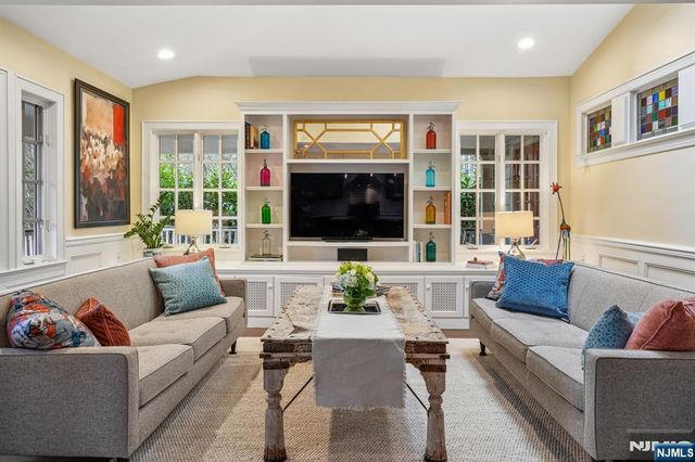 391 Up Mountain Avenue, Montclair, NJ 07043