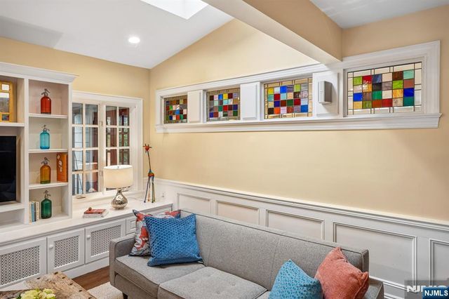 391 Up Mountain Avenue, Montclair, NJ 07043