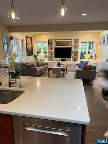 391 Up Mountain Avenue, Montclair, NJ 07043