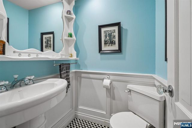 391 Up Mountain Avenue, Montclair, NJ 07043