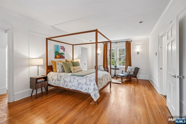 391 Up Mountain Avenue, Montclair, NJ 07043