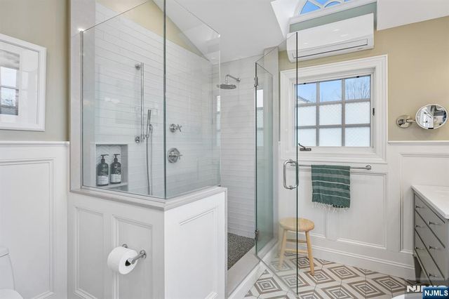 391 Up Mountain Avenue, Montclair, NJ 07043