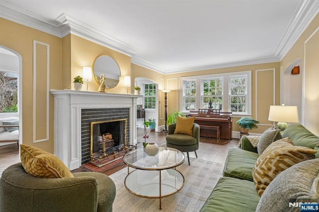 391 Up Mountain Avenue, Montclair, NJ 07043