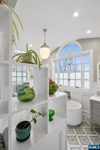 391 Up Mountain Avenue, Montclair, NJ 07043