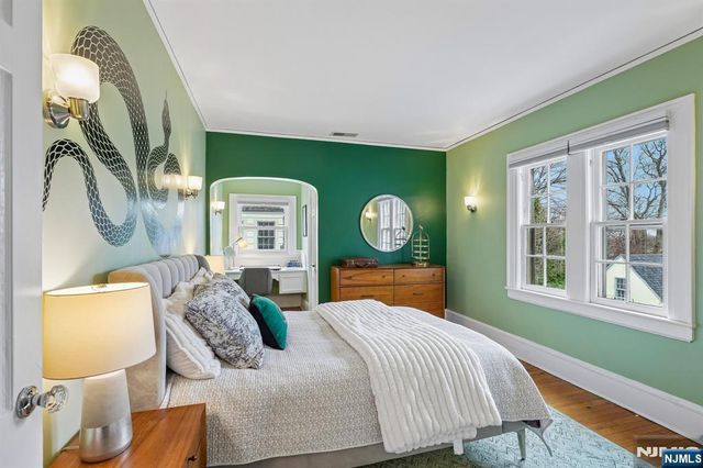 391 Up Mountain Avenue, Montclair, NJ 07043