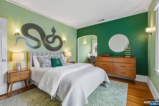 391 Up Mountain Avenue, Montclair, NJ 07043