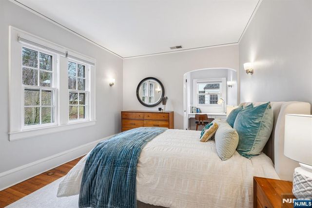 391 Up Mountain Avenue, Montclair, NJ 07043