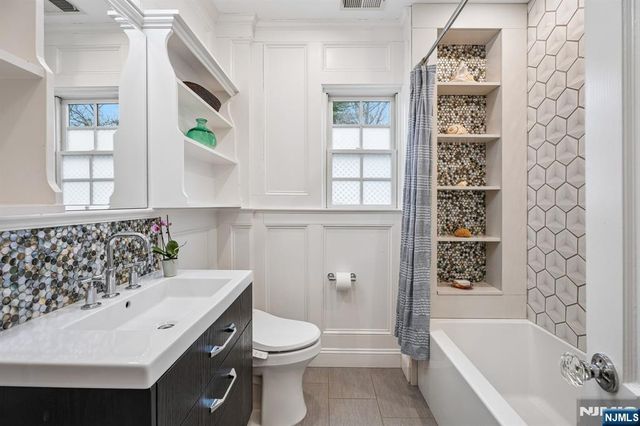 391 Up Mountain Avenue, Montclair, NJ 07043