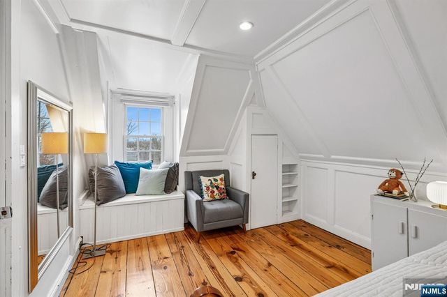 391 Up Mountain Avenue, Montclair, NJ 07043