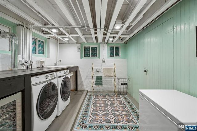391 Up Mountain Avenue, Montclair, NJ 07043
