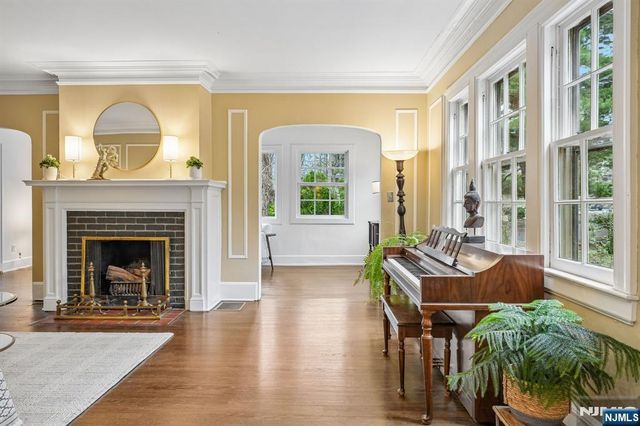 391 Up Mountain Avenue, Montclair, NJ 07043