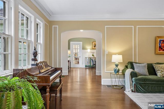 391 Up Mountain Avenue, Montclair, NJ 07043