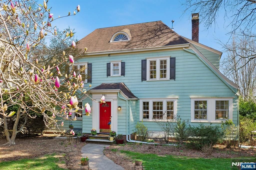 391 Up Mountain Avenue, Montclair, NJ 07043
