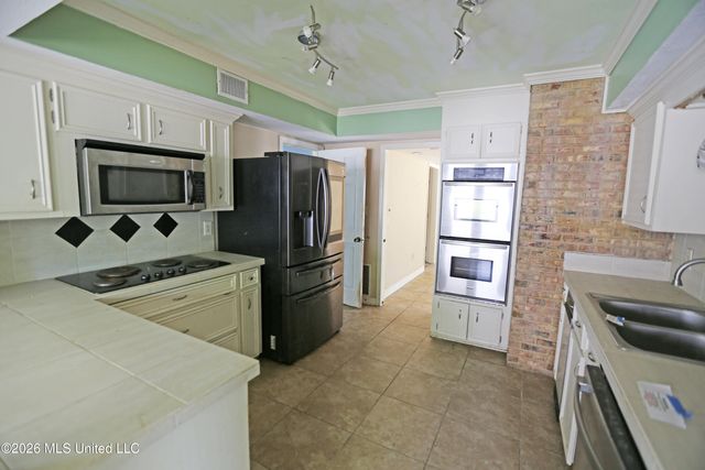 213 Longwood Drive, Clinton, MS 39056